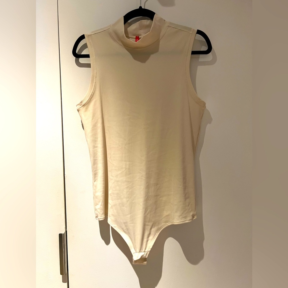Spanx bodysuit. Size XL. Fits small.